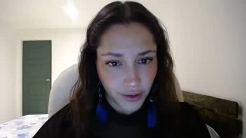IG  dakotasofiaa online show from May 3, 2:04 am