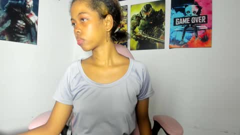 Snapshot of dakota_evans18 chatting on October 19, 4:58 am DAKOTA online show from October 19, 4:58 am