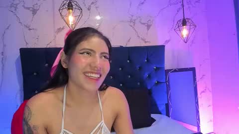 dakotaa_johnson online show from January 12, 1:00 am