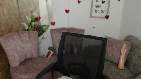 danalaleska online show from October 28, 7:03 am