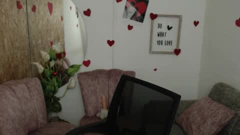 danalaleska online show from October 21, 6:28 am