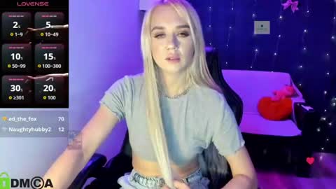 dances_queen online show from July 22, 11:00 am