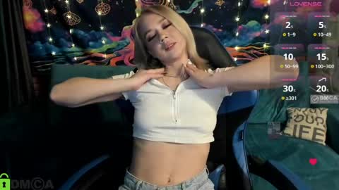 dances_queen online show from March 17, 8:29 am