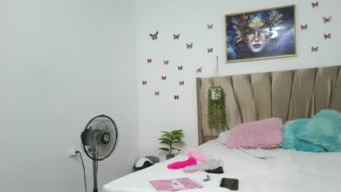 Snapshot of daniela_lan chatting on September 18, 2:43 am daniela_lan online show from September 18, 2:43 am