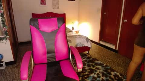 Angie online show from October 23, 9:54 pm