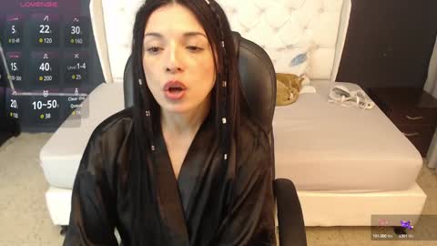 Snapshot of danielle_smithh chatting on December 5, 8:22 am Danielle Smith online show from December 5, 8:22 am