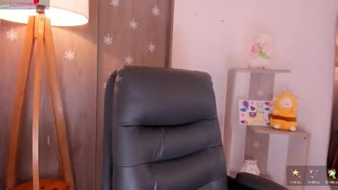 Danielle Rose online show from February 24, 10:08 pm