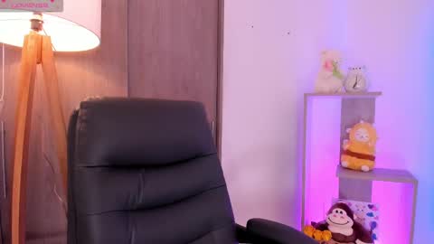 Danielle Rose online show from October 28, 10:03 pm