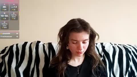 Mia online show from December 17, 9:24 am