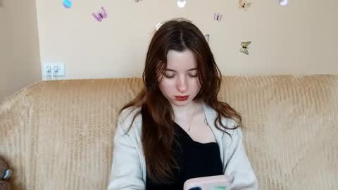 Mia online show from May 4, 7:01 am