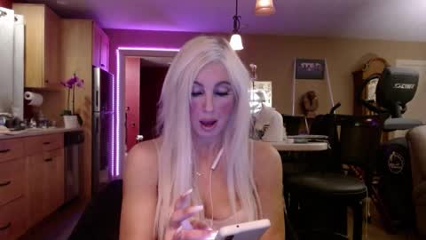 Snapshot of danikawhite69 chatting on February 8, 7:37 am DanikaWhite69 online show from February 8, 7:37 am