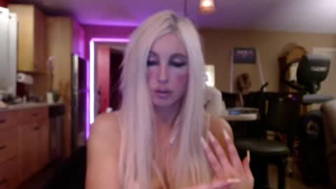 Snapshot of danikawhite69 chatting on February 5, 4:06 am DanikaWhite69 online show from February 5, 4:06 am