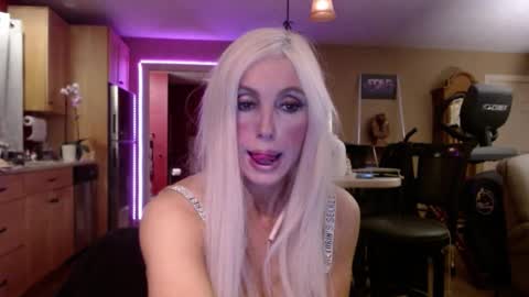 Snapshot of danikawhite69 chatting on January 21, 6:00 am DanikaWhite69 online show from January 21, 6:00 am