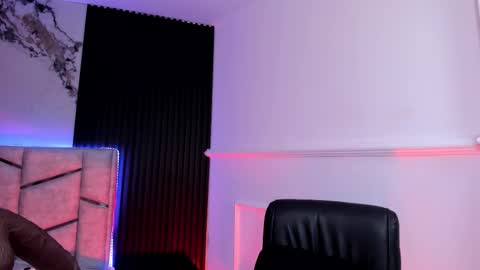 Snapshot of daniphoenixx chatting on October 24, 7:32 pm Dani Phonenix online show from October 24, 7:32 pm