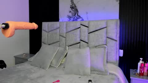 Snapshot of daniphoenixx chatting on December 28, 7:11 pm Dani Phonenix online show from December 28, 7:11 pm