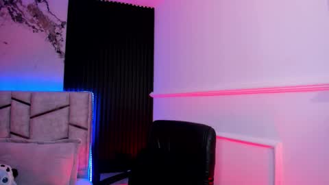 Snapshot of daniphoenixx chatting on October 27, 7:19 pm Dani Phonenix online show from October 27, 7:19 pm