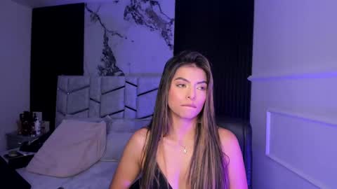 Snapshot of daniphoenixx chatting on February 22, 8:05 pm Dani Phonenix online show from February 22, 8:05 pm