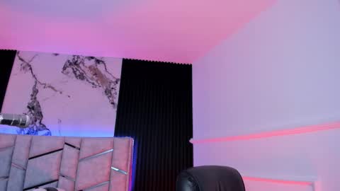 Snapshot of daniphoenixx chatting on October 7, 7:29 pm Dani Phonenix online show from October 7, 7:29 pm