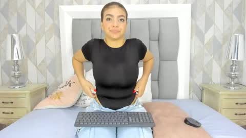 Snapshot of danna__ortiz chatting on February 2, 3:21 am Danna online show from February 2, 3:21 am