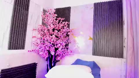Danna Lovs online show from July 16, 11:59 am