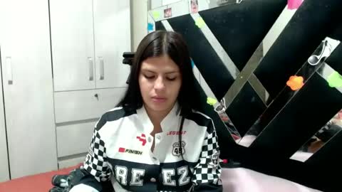 daphne877046 online show from June 23, 12:19 am