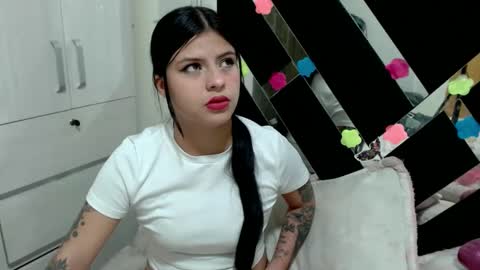 daphne877046 online show from October 14, 5:26 pm