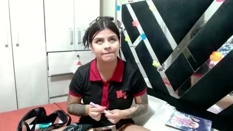 daphne877046 online show from May 15, 2:27 am