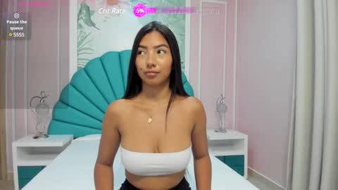 Snapshot of daphne_fox_ chatting on February 18, 2:27 am Daphne  online show from February 18, 2:27 am