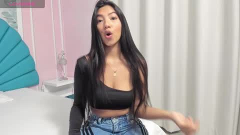 Snapshot of daphne_fox_ chatting on January 30, 2:27 am Daphne  online show from January 30, 2:27 am