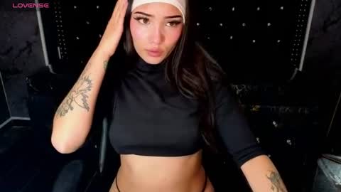 daphne_nicole_b online show from June 17, 1:01 pm
