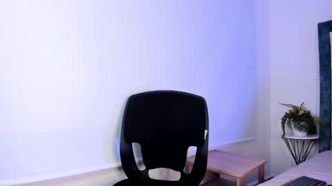 Snapshot of dapnne_ chatting on December 13, 10:45 pm Daphne online show from December 13, 10:45 pm