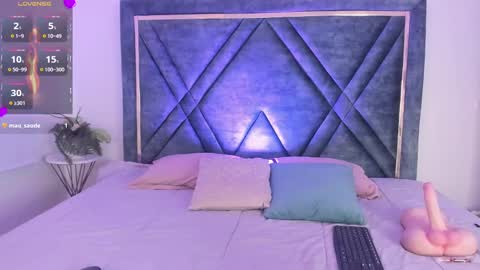 Snapshot of dapnne_ chatting on February 3, 8:35 pm Daphne online show from February 3, 8:35 pm