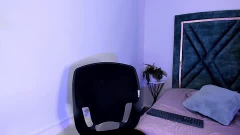 Snapshot of dapnne_ chatting on December 5, 8:33 pm Daphne online show from December 5, 8:33 pm