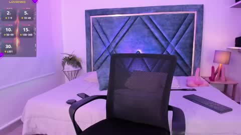 Snapshot of dapnne_ chatting on March 3, 12:42 pm Daphne online show from March 3, 12:42 pm
