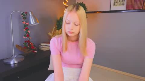 Kami online show from November 19, 3:39 am