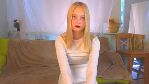 Snapshot of darceyheyd chatting on October 15, 4:37 am Kami online show from October 15, 4:37 am