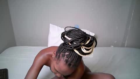 dark_lovly online show from February 6, 7:06 pm