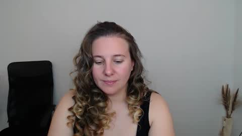 Snapshot of darklure_ chatting on October 14, 5:26 pm Anna online show from October 14, 5:26 pm