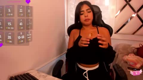 Darla santos  online show from October 31, 8:02 pm