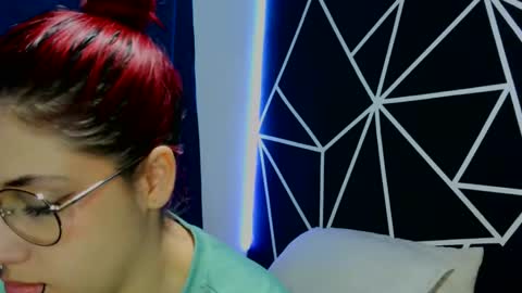Snapshot of darlyhooper1_ chatting on September 20, 2:43 am Darlyhooper online show from September 20, 2:43 am