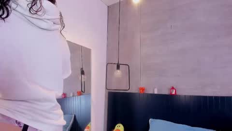 Snapshot of davis_emma chatting on October 5, 3:55 am Emma online show from October 5, 3:55 am