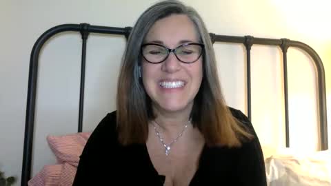 DDMolly online show from May 30, 6:00 am