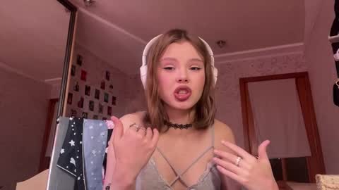 Dee online show from June 7, 1:18 pm