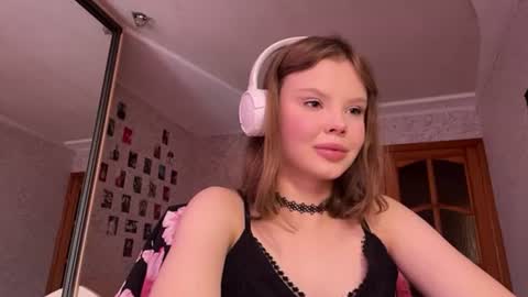 Dee online show from July 1, 12:37 pm