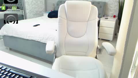 Elly online show from February 17, 10:07 am