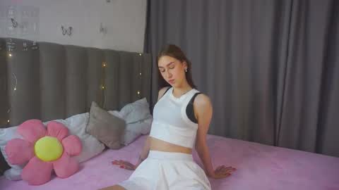 Snapshot of debbibelgard chatting on September 22, 7:12 pm Belga online show from September 22, 7:12 pm