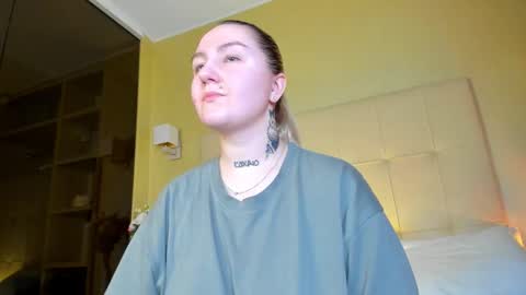 Debbie Mon Tue Fri Sun Sat GMT 3 1000am - 0400pm  online show from November 18, 5:47 pm