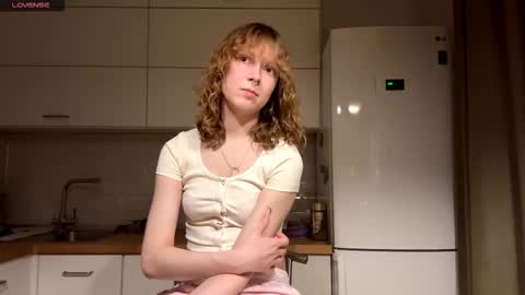 Hello My name is Sarah im new model here and little but shy. online show from March 8, 5:17 pm