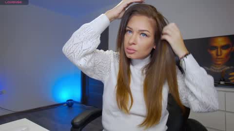 Snapshot of debralee chatting on December 17, 9:50 am Monique online show from December 17, 9:50 am