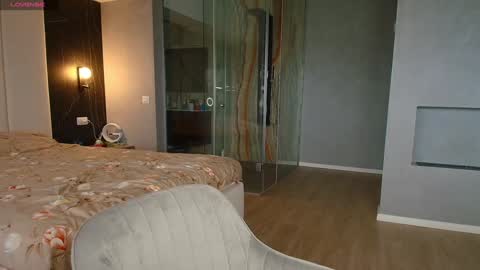 Snapshot of debralee chatting on October 7, 8:08 am Monique online show from October 7, 8:08 am